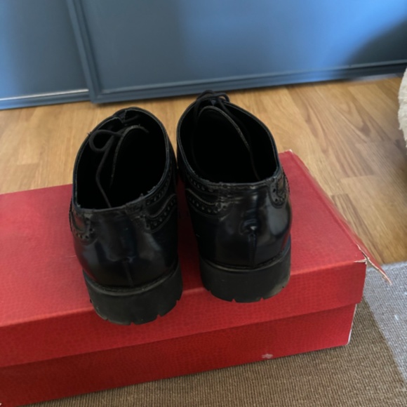 Brogue shoes. - Picture 2 of 4